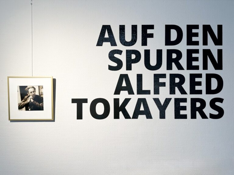 Ausstellung "Auf den Spuren Alfred Tokayers"
