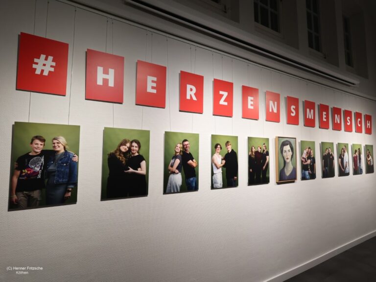 Installation #HERZENSMENSCH​