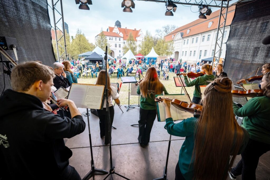 Musikfreunde auf der großen Bühne